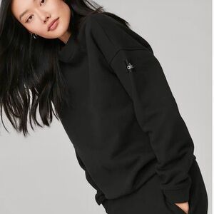 ALO Yoga Black Cozy Crewneck Sweatshirt